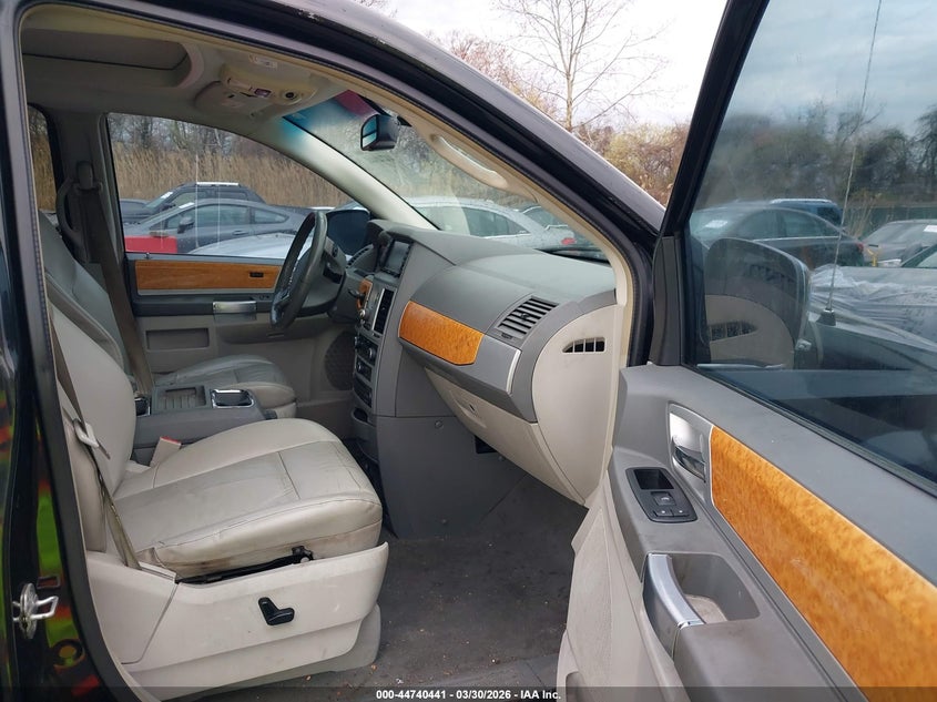 2008 Chrysler Town & Country Limited