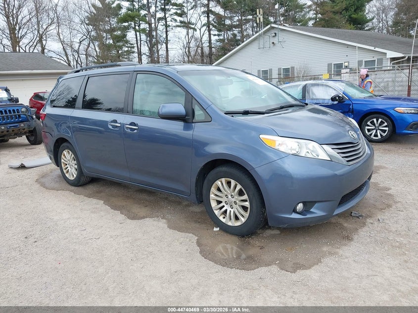 2015 Toyota Sienna Xle 8 Passenger