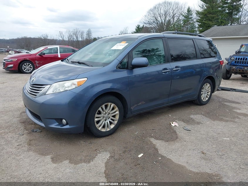 2015 Toyota Sienna Xle 8 Passenger
