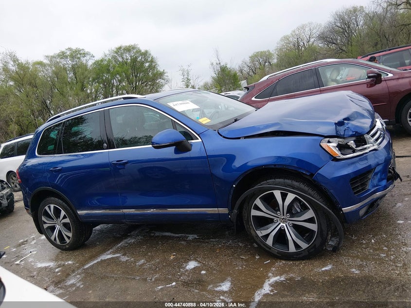 2017 Volkswagen Touareg V6 Wolfsburg Edition VIN: WVGRF7BP4HD005937 Lot: 44740888
