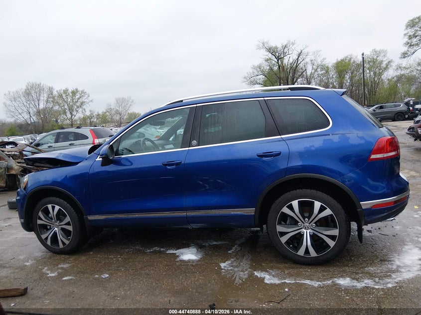 2017 Volkswagen Touareg V6 Wolfsburg Edition VIN: WVGRF7BP4HD005937 Lot: 44740888