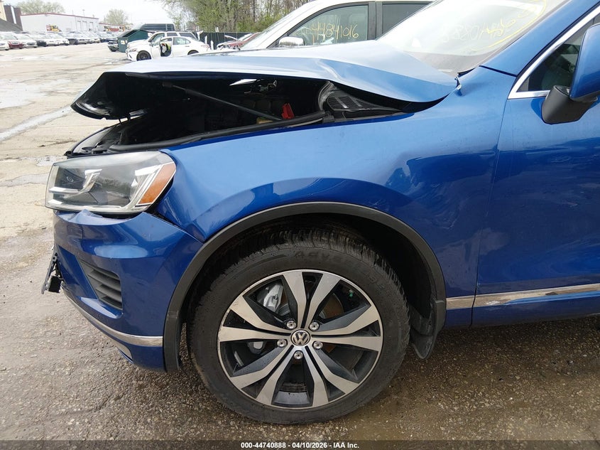 2017 Volkswagen Touareg V6 Wolfsburg Edition VIN: WVGRF7BP4HD005937 Lot: 44740888