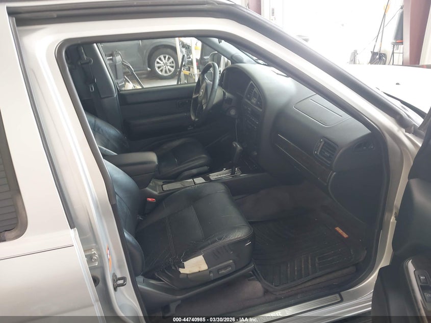 2004 Nissan Pathfinder Le Platinum