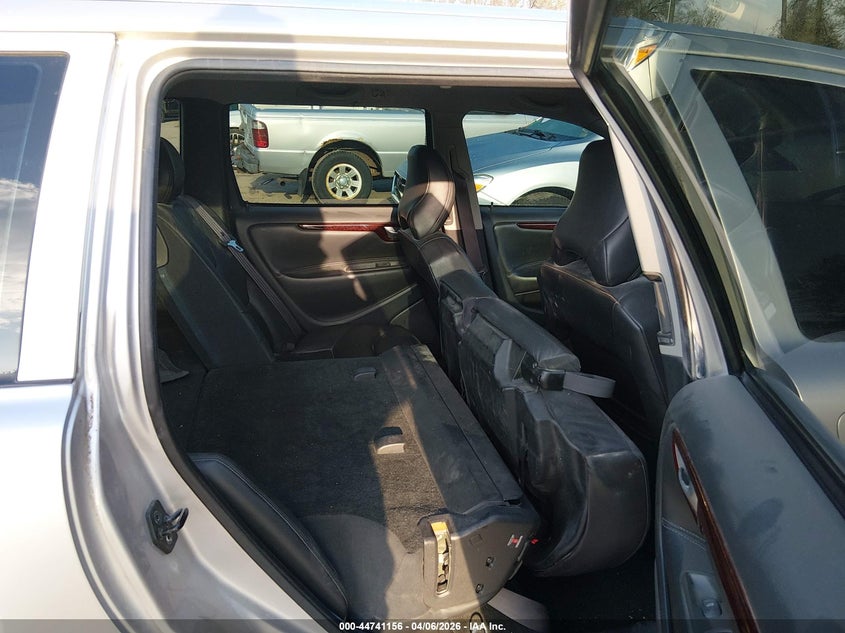 2001 Volvo V70 2.4T VIN: YV1SW58D911023990 Lot: 44741156