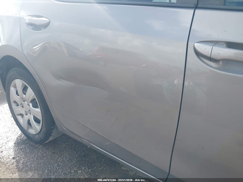 2015 TOYOTA COROLLA auction photo 6