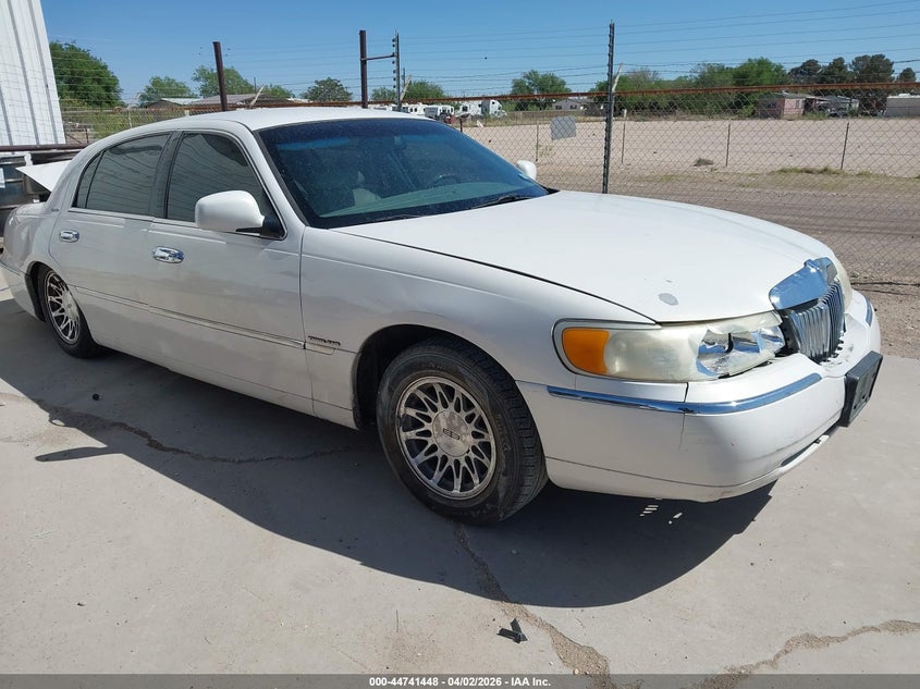 2001 Lincoln Town Car Signature