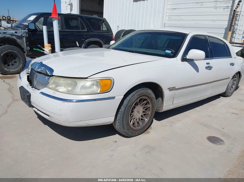 2001 Lincoln Town Car Signature