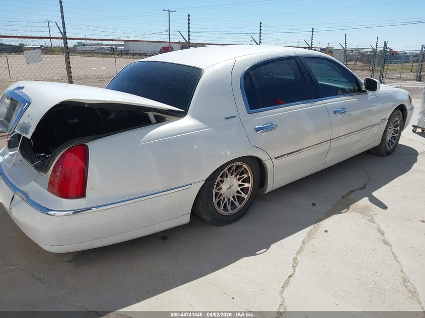 2001 Lincoln Town Car Signature