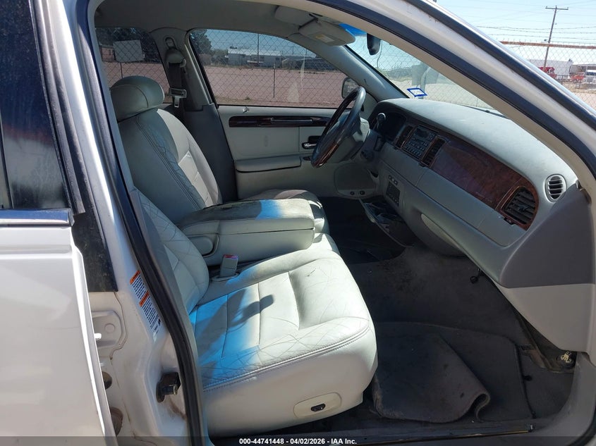 2001 Lincoln Town Car Signature