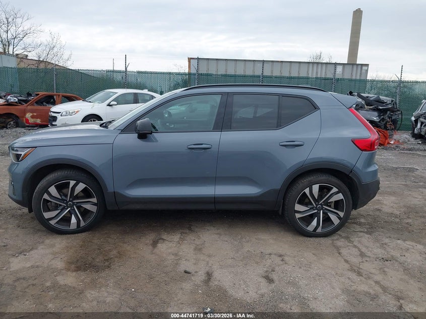 2023 Volvo Xc40 B5 Plus Dark Theme VIN: YV4L12UW3P2051217 Lot: 44741719