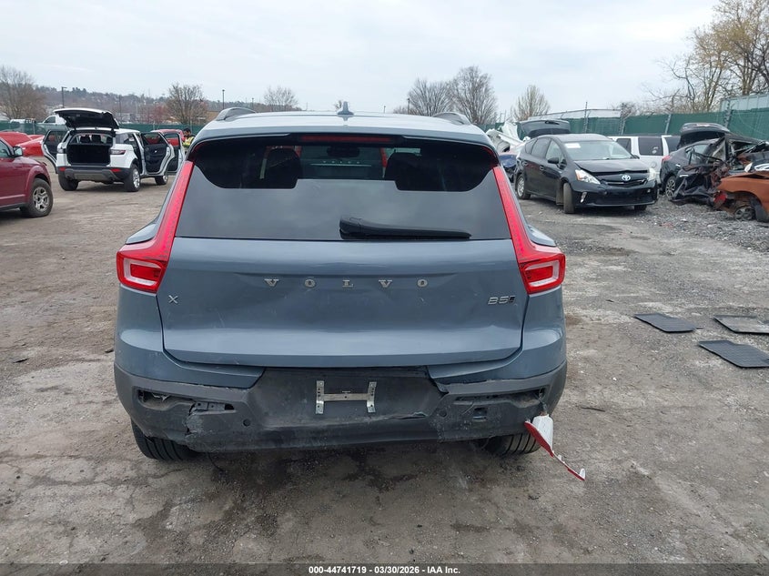 2023 Volvo Xc40 B5 Plus Dark Theme VIN: YV4L12UW3P2051217 Lot: 44741719