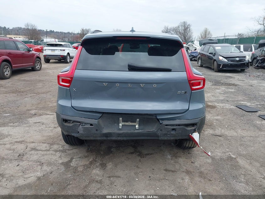 2023 Volvo Xc40 B5 Plus Dark Theme VIN: YV4L12UW3P2051217 Lot: 44741719