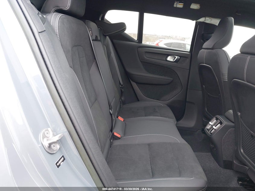 2023 Volvo Xc40 B5 Plus Dark Theme VIN: YV4L12UW3P2051217 Lot: 44741719