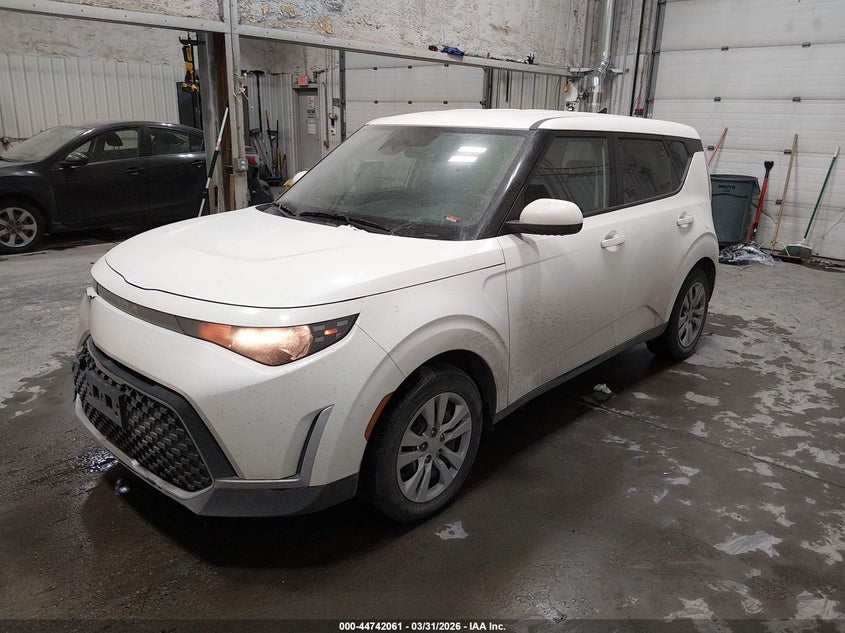 2023 KIA SOUL auction photo 2