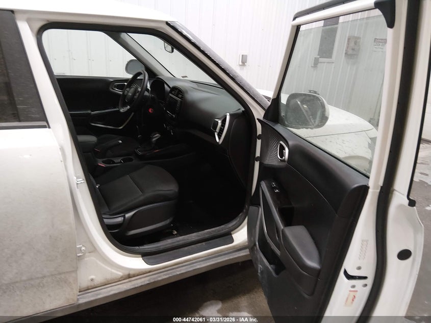 2023 KIA SOUL auction photo 5