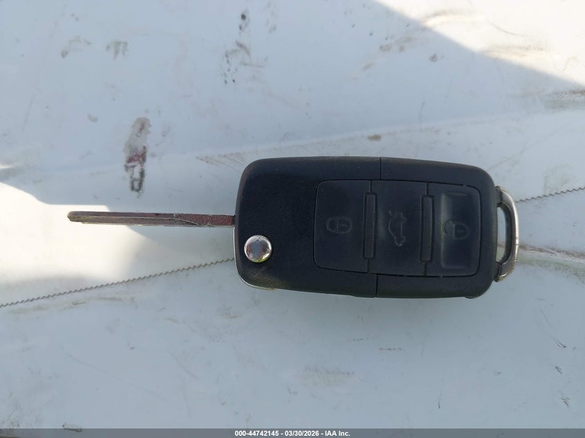 VOLKSWAGEN NEW BEETLE 2004 VIN 3VWCD31C84M411173