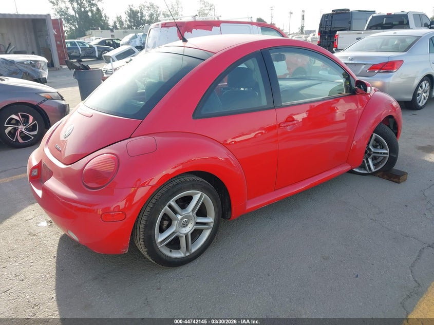 2004 VOLKSWAGEN NEW BEETLE auction photo 4