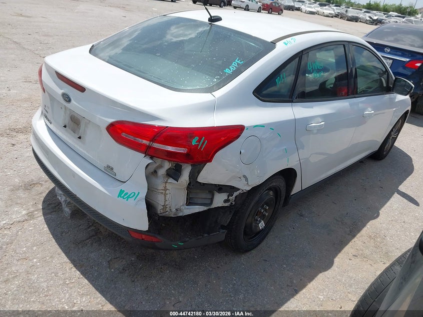 Vin: 1fadp3fe0hl276552, lot: 45239368, ford focus se 20174
