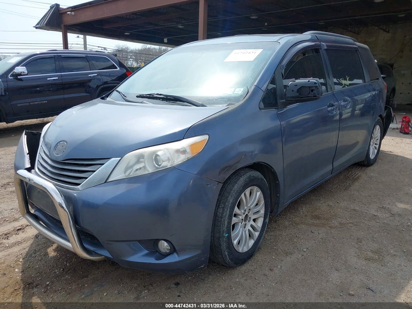 2014 Toyota Sienna Xle V6 8 Passenger