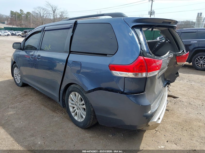 2014 Toyota Sienna Xle V6 8 Passenger