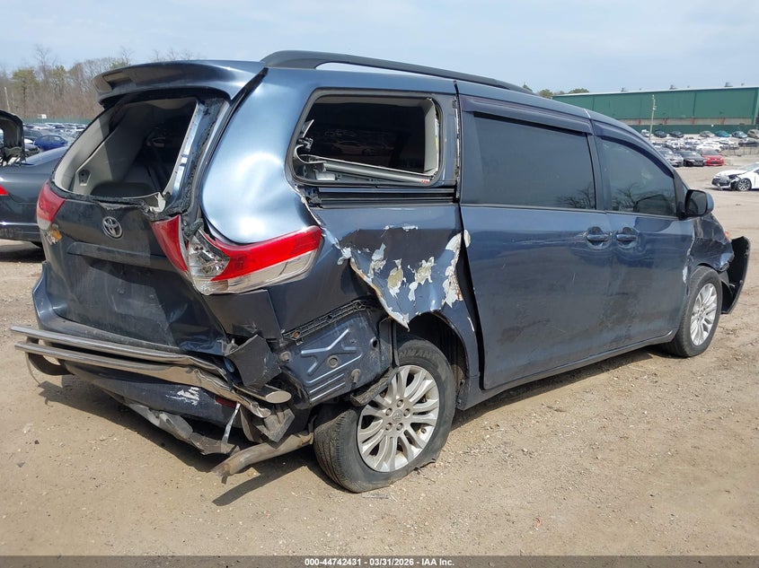 2014 Toyota Sienna Xle V6 8 Passenger