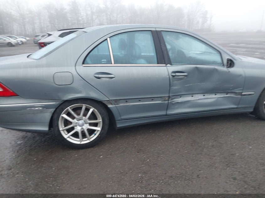 2004 Mercedes-Benz C 230 Kompressor Sport/Sport VIN: WDBRF40J94F502433 Lot: 44742580