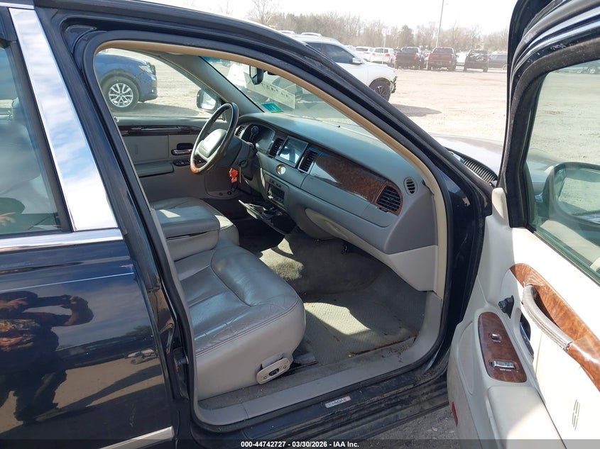 2001 Lincoln Town Car Cartier