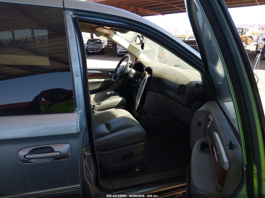 2006 Chrysler Town & Country Limited