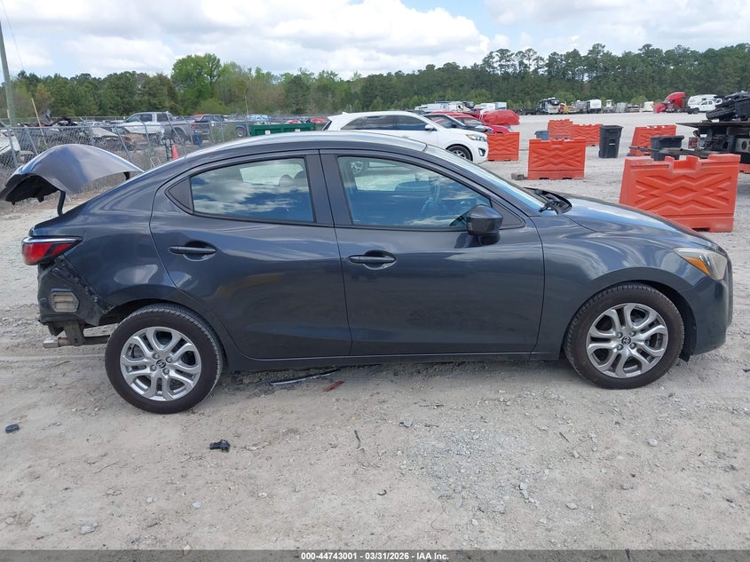 VIN 3MYDLBYV8JY319675 2018 TOYOTA YARIS IA