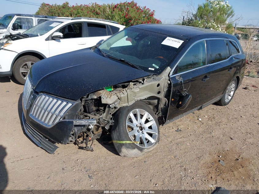 2010 LINCOLN MKT auction photo 2