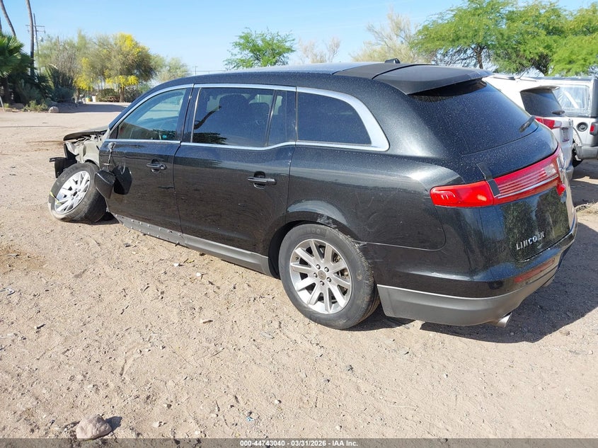2010 LINCOLN MKT auction photo 3