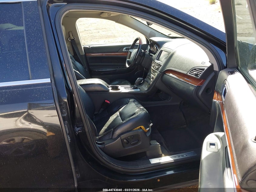2010 LINCOLN MKT auction photo 5