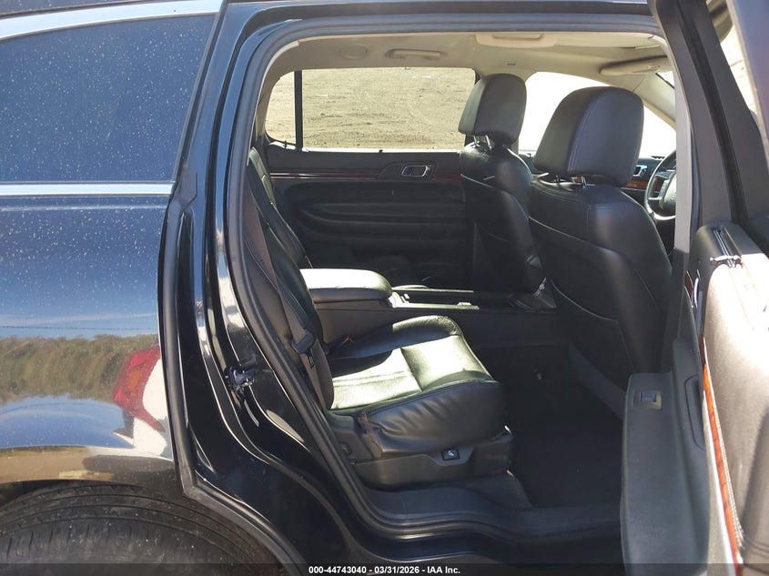 2010 LINCOLN MKT auction photo 8