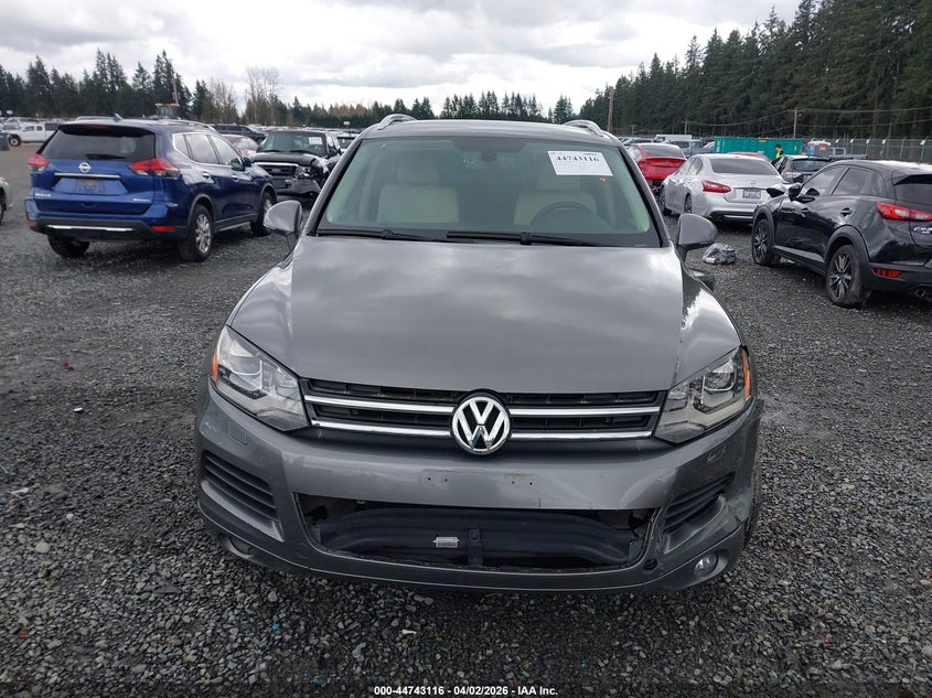 2014 Volkswagen Touareg Tdi Sport VIN: WVGEP9BP3ED002000 Lot: 44743116