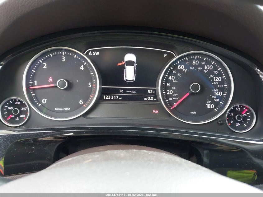 2014 Volkswagen Touareg Tdi Sport VIN: WVGEP9BP3ED002000 Lot: 44743116