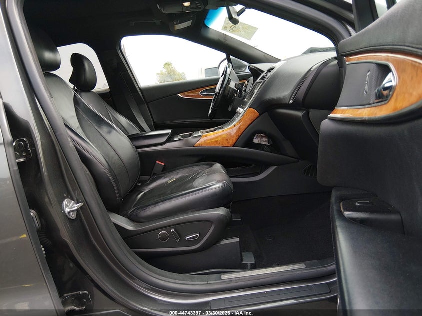 2019 Lincoln Nautilus Select