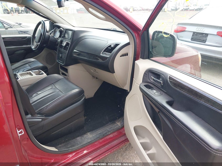 2014 Chrysler Town & Country Touring