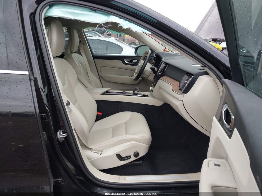 2022 Volvo Xc60 B5 Momentum