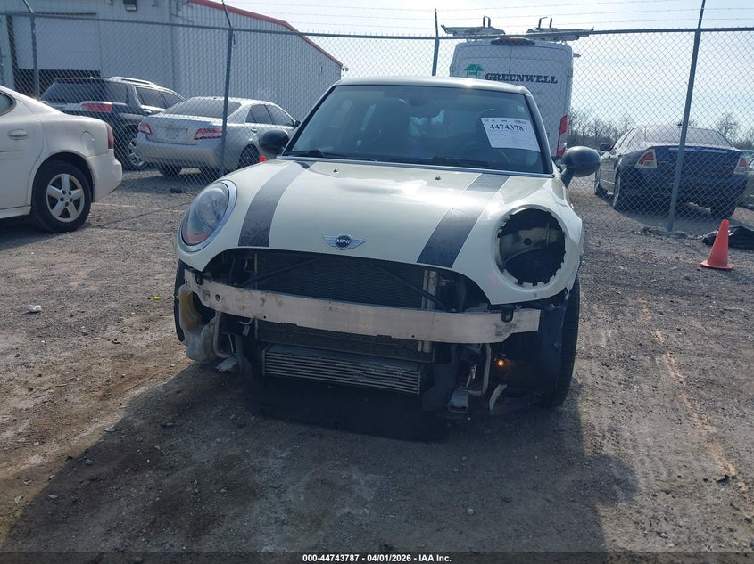 2015 Mini Hardtop Cooper VIN: WMWXS5C56FT828989 Lot: 44743787