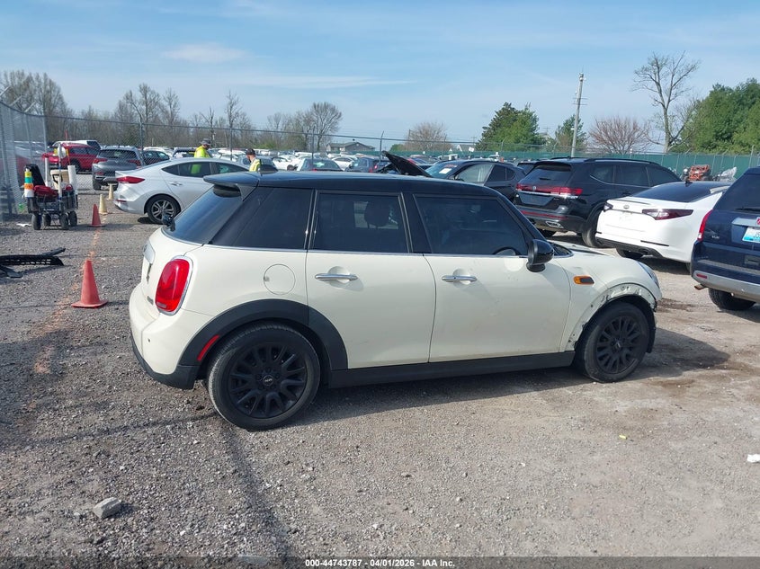 2015 Mini Hardtop Cooper VIN: WMWXS5C56FT828989 Lot: 44743787