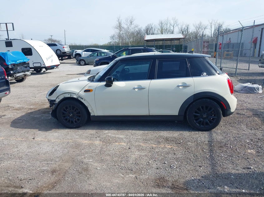 2015 Mini Hardtop Cooper VIN: WMWXS5C56FT828989 Lot: 44743787