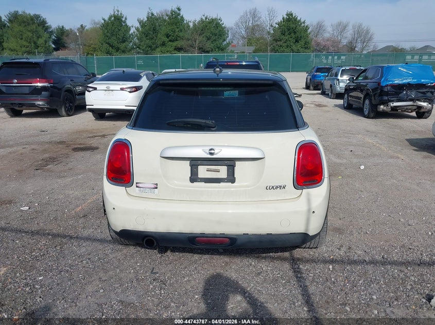 2015 Mini Hardtop Cooper VIN: WMWXS5C56FT828989 Lot: 44743787