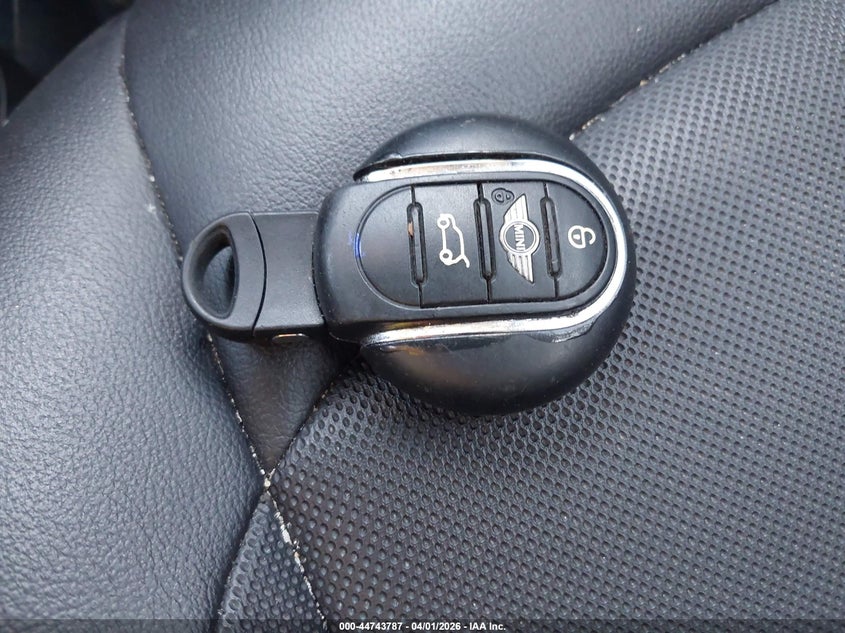 2015 Mini Hardtop Cooper VIN: WMWXS5C56FT828989 Lot: 44743787