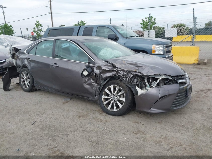 2015 TOYOTA CAMRY XLE
