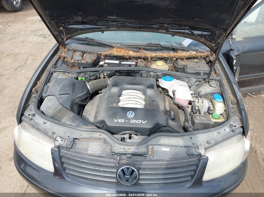 2000 Volkswagen Passat Gls V6 VIN: WVWND23B3YE324710 Lot: 44743956