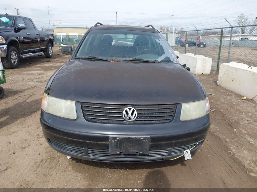 2000 Volkswagen Passat Gls V6 VIN: WVWND23B3YE324710 Lot: 44743956