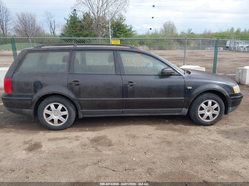 2000 Volkswagen Passat Gls V6 VIN: WVWND23B3YE324710 Lot: 44743956