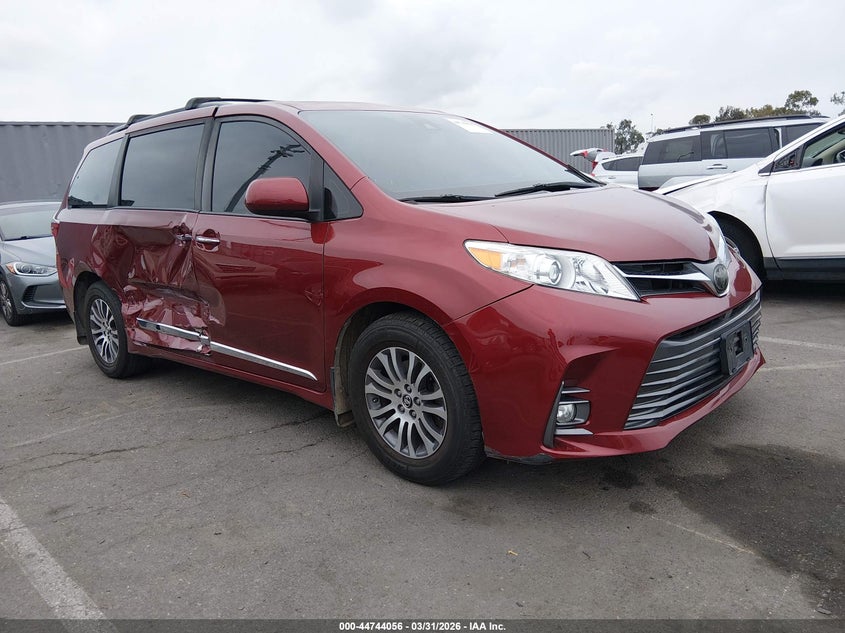 2018 Toyota Sienna Xle 8 Passenger