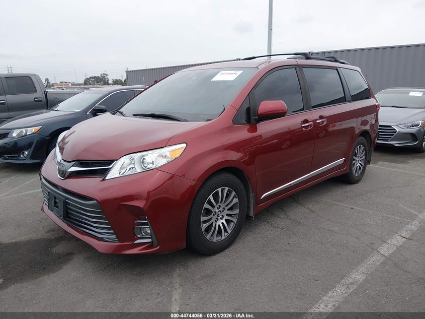 2018 Toyota Sienna Xle 8 Passenger
