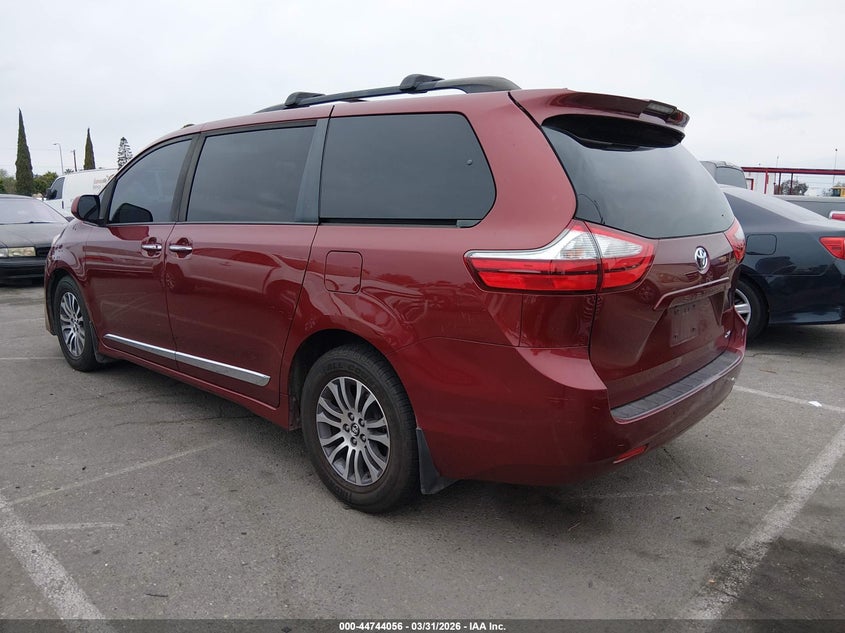 2018 Toyota Sienna Xle 8 Passenger